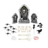 Halloween decoratieset grafsteen dead is een decoratieset met grafstenen, beenderen, kraai, bloemen, ratten, spinnen enzovoort